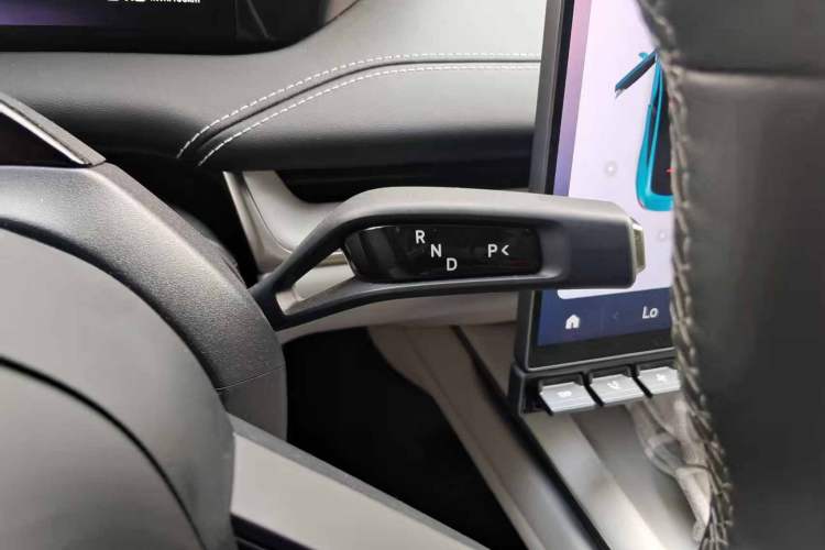 Used Xiaomi Auto SU7 2024 Rear-Drive Ultra-Long Range Advanced Pro-Level Intelligent Driving Version Gear Lever