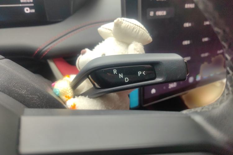 Used Xiaomi Auto SU7 2024 Four-Wheel Drive Ultra-Long Range Advanced Intelligent Driving Max Edition Gear Lever