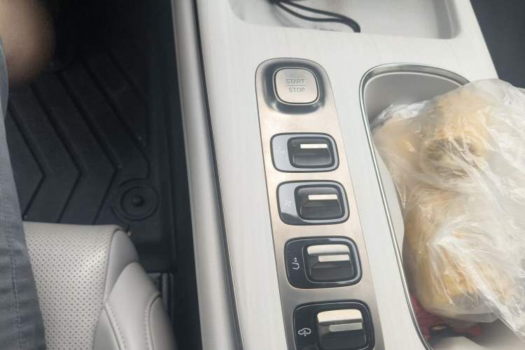 Used Xiaomi Auto SU7 2024 Four-Wheel Drive Ultra-Long Range Advanced Intelligent Driving Max Edition Gear Lever