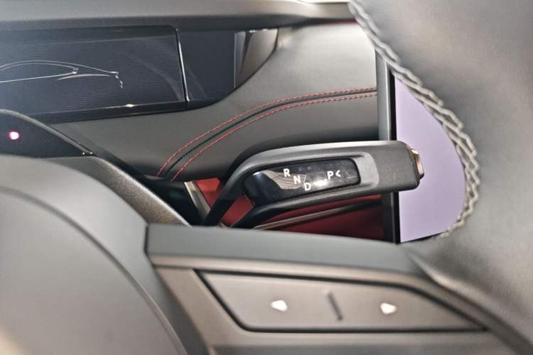 Used Xiaomi Auto SU7 2024 Four-Wheel Drive Ultra-Long Range Advanced Intelligent Driving Max Edition Gear Lever