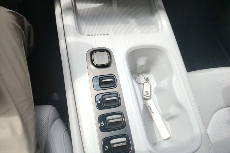 Used Xiaomi Auto SU7 2024 Rear-Drive Ultra-Long Range Advanced Pro-Level Intelligent Driving Version Gear Lever
