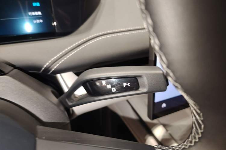 Used Xiaomi Auto SU7 2024 Rear-Drive Long-Range Intelligent Driving Version Gear Lever