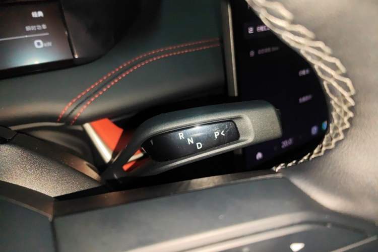 Used Xiaomi Auto SU7 2024 Four-Wheel Drive Ultra-Long Range Advanced Intelligent Driving Max Edition Gear Lever