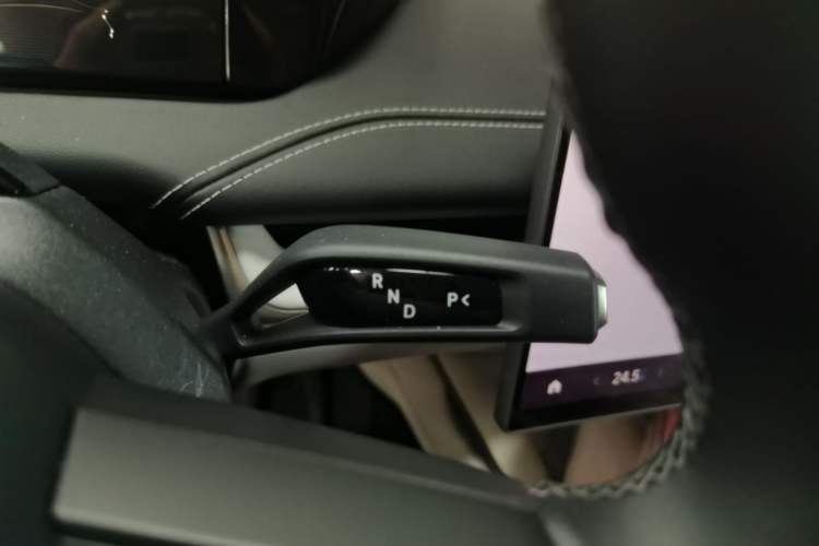 Used Xiaomi Auto SU7 2024 Rear-Drive Ultra-Long Range Advanced Pro-Level Intelligent Driving Version Gear Lever