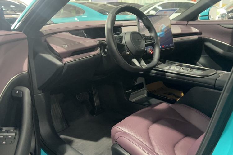 Used Xiaomi Auto SU7 2024 Rear-Drive Long-Range Intelligent Driving Version Interior 1