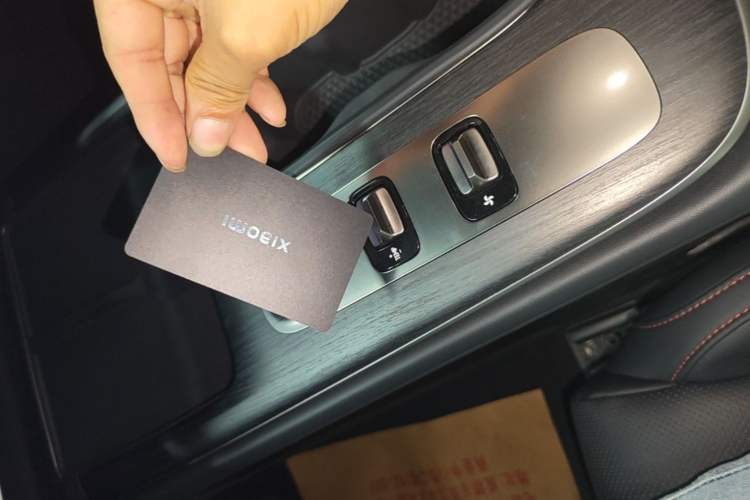 Used Xiaomi Auto SU7 2024 Rear-Drive Long-Range Intelligent Driving Version Interior 1