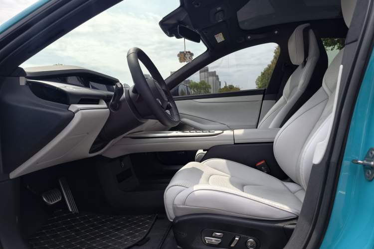 Used Xiaomi Auto SU7 2024 Four-Wheel-Drive Max Founder's Edition Interior 2