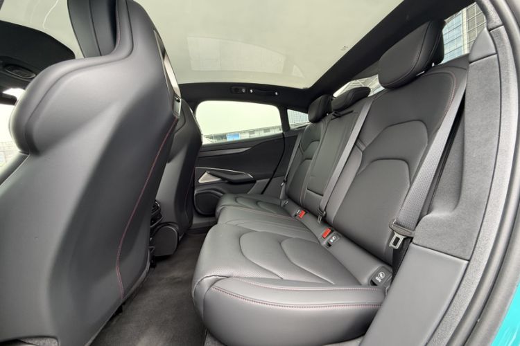 Used Xiaomi Auto SU7 2024 Rear-Drive Ultra-Long Range Advanced Pro-Level Intelligent Driving Version Interior 2
