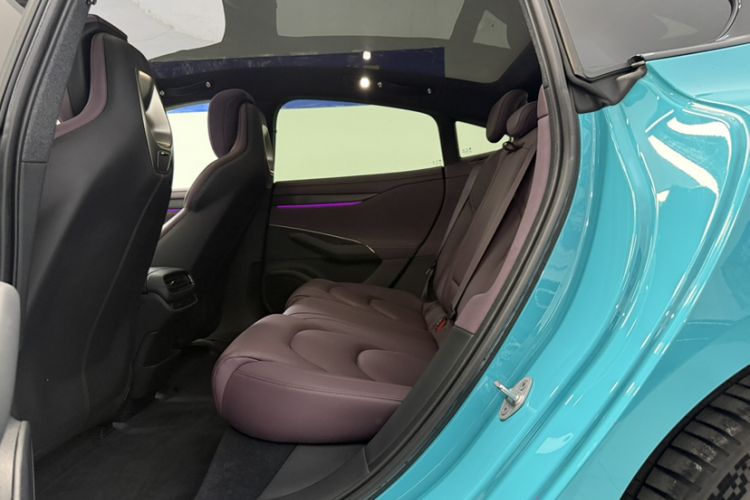 Used Xiaomi Auto SU7 2024 Rear-Drive Long-Range Intelligent Driving Version Interior 2