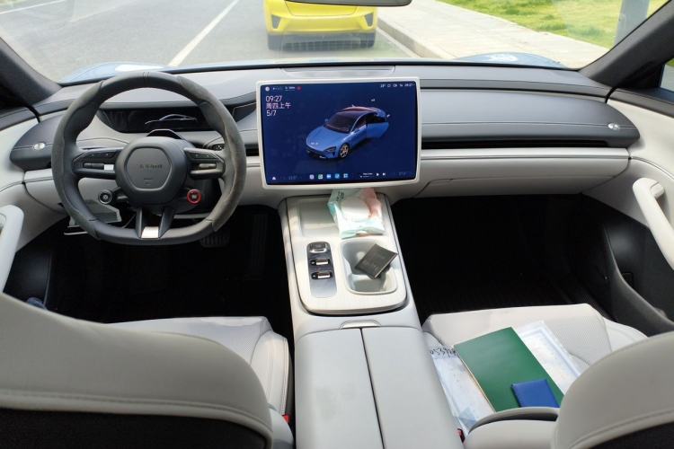 Used Xiaomi Auto SU7 2024 Rear-Drive Long-Range Intelligent Driving Version Interior 2