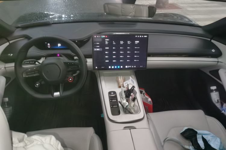 Used Xiaomi Auto SU7 2024 Rear-Drive Long-Range Intelligent Driving Version Interior 2
