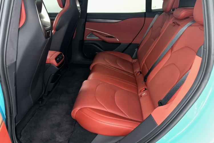 Used Xiaomi Auto SU7 2024 Four-Wheel Drive Ultra-Long Range Advanced Intelligent Driving Max Edition Interior 2