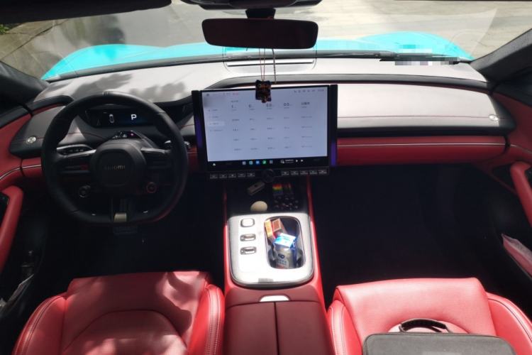 Used Xiaomi Auto SU7 2024 Rear-Drive Long-Range Intelligent Driving Version Interior 2