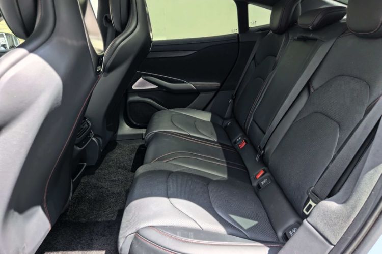 Used Xiaomi Auto SU7 2024 Four-Wheel-Drive Max Founder's Edition Interior 3