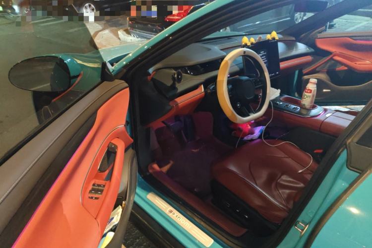 Used Xiaomi Auto SU7 2024 Rear-Drive Long-Range Intelligent Driving Version Interior 3