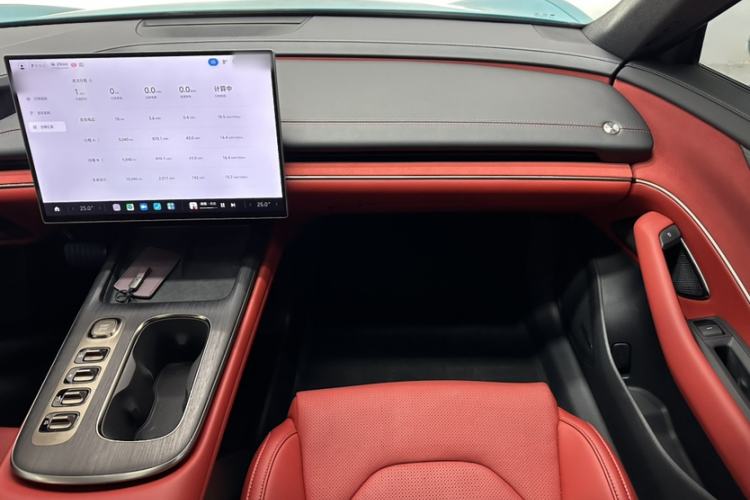 Used Xiaomi Auto SU7 2024 Rear-Drive Ultra-Long Range Advanced Pro-Level Intelligent Driving Version Interior 3