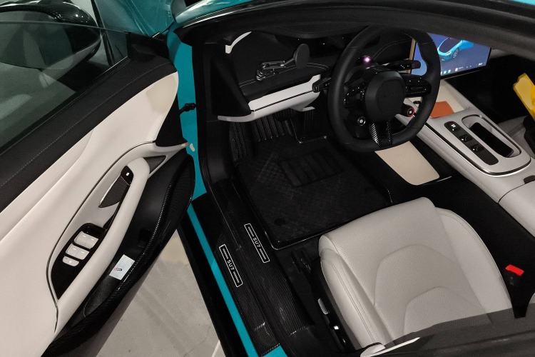 Used Xiaomi Auto SU7 2024 Rear-Drive Long-Range Intelligent Driving Version Interior 3