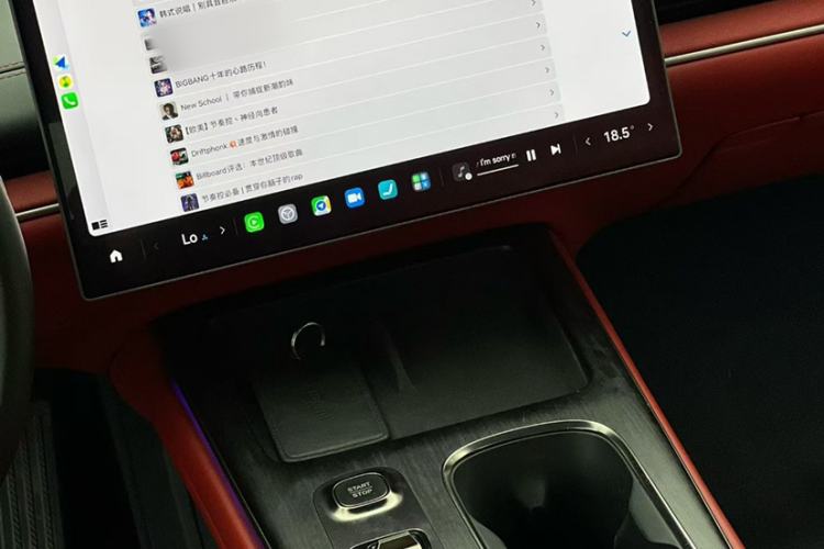 Used Xiaomi Auto SU7 2024 Rear-Drive Long-Range Intelligent Driving Version Interior 3
