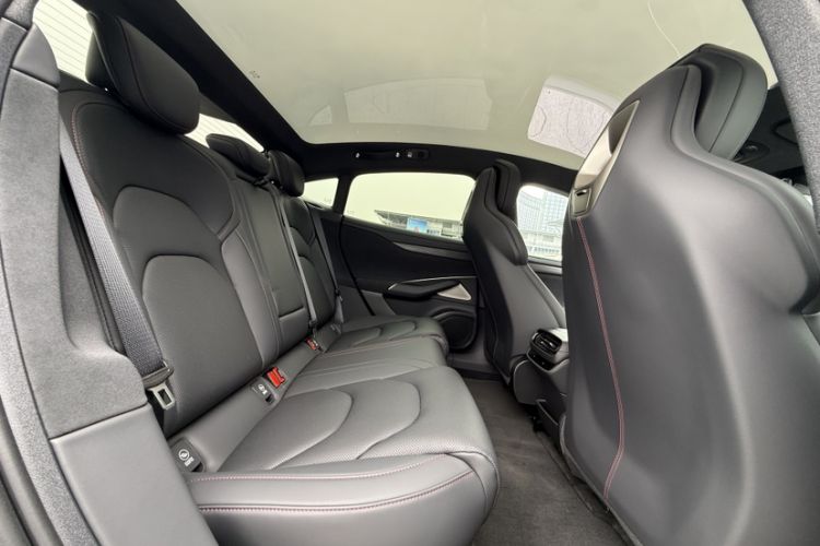 Used Xiaomi Auto SU7 2024 Rear-Drive Ultra-Long Range Advanced Pro-Level Intelligent Driving Version Interior 4