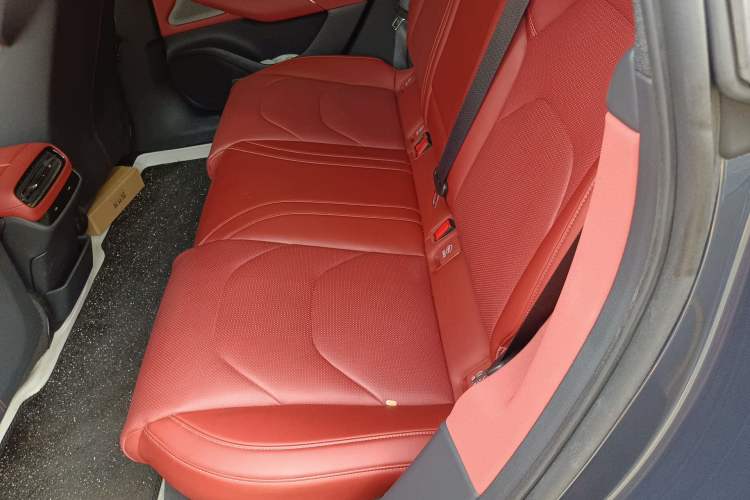 Used Xiaomi Auto SU7 2024 Rear-Drive Long-Range Intelligent Driving Version Interior 4