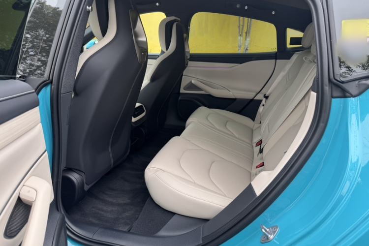 Used Xiaomi Auto SU7 2024 Rear-Drive Long-Range Intelligent Driving Version Interior 4