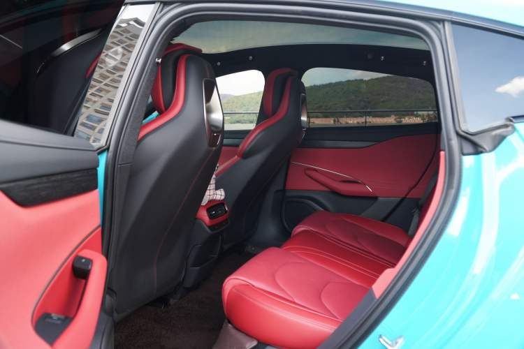 Used Xiaomi Auto SU7 2024 Rear-Drive Ultra-Long Range Advanced Pro-Level Intelligent Driving Version Interior 4