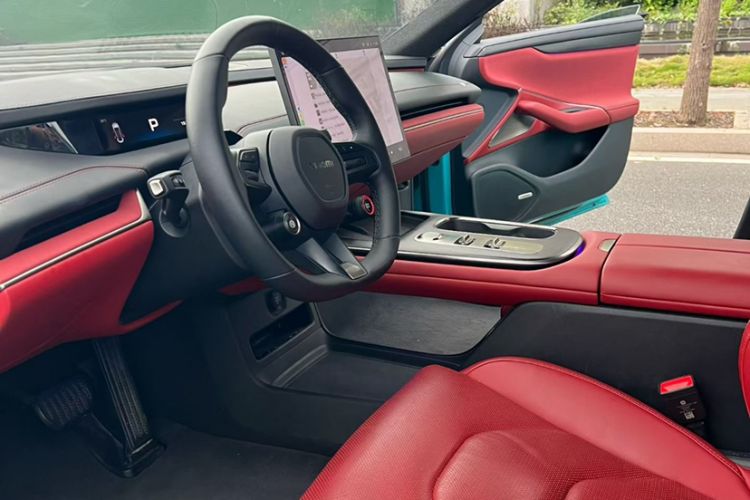 Used Xiaomi Auto SU7 2024 Rear-Drive Long-Range Intelligent Driving Version Interior 4