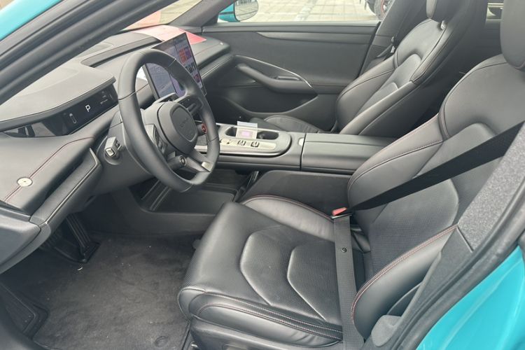 Used Xiaomi Auto SU7 2024 Rear-Drive Long-Range Intelligent Driving Version Interior 4