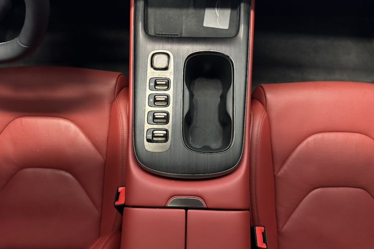 Used Xiaomi Auto SU7 2024 Four-Wheel Drive Ultra-Long Range Advanced Intelligent Driving Max Edition Interior 5
