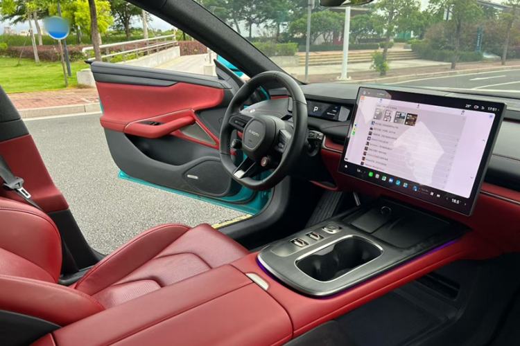 Used Xiaomi Auto SU7 2024 Rear-Drive Long-Range Intelligent Driving Version Interior 5