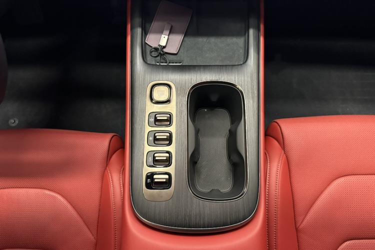 Used Xiaomi Auto SU7 2024 Rear-Drive Ultra-Long Range Advanced Pro-Level Intelligent Driving Version Interior 6