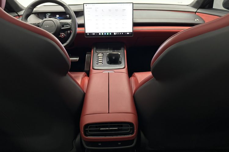 Used Xiaomi Auto SU7 2024 Four-Wheel Drive Ultra-Long Range Advanced Intelligent Driving Max Edition Interior 9