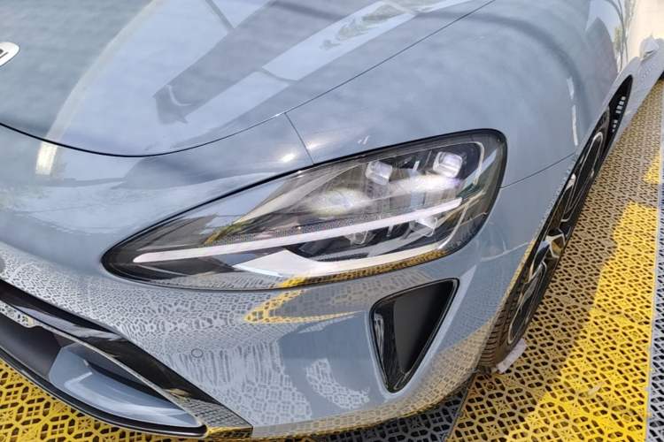 Used Xiaomi Auto SU7 2024 Four-Wheel Drive Ultra-Long Range Advanced Intelligent Driving Max Edition Left Front Headlight