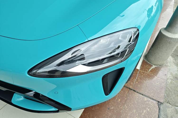 Used Xiaomi Auto SU7 2024 Four-Wheel Drive Ultra-Long Range Advanced Intelligent Driving Max Edition Left Front Headlight