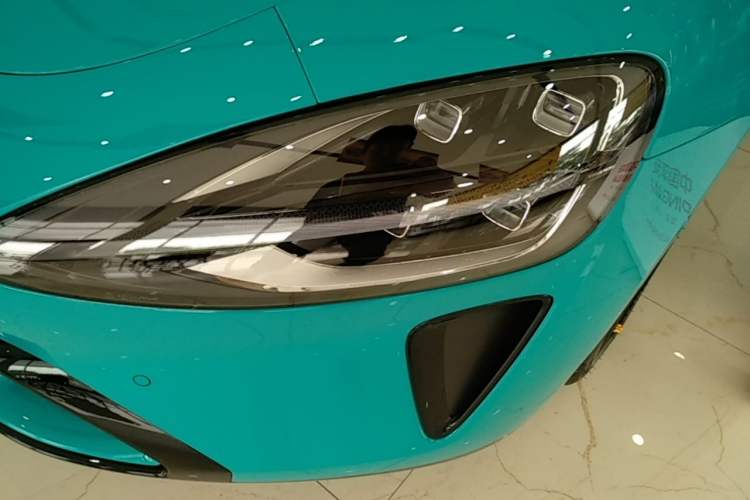 Used Xiaomi Auto SU7 2024 Four-Wheel Drive Ultra-Long Range Advanced Intelligent Driving Max Edition Left Front Headlight