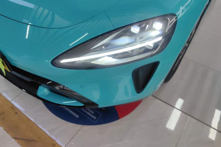 Used Xiaomi Auto SU7 2024 Rear-Drive Ultra-Long Range Advanced Pro-Level Intelligent Driving Version Left Front Headlight