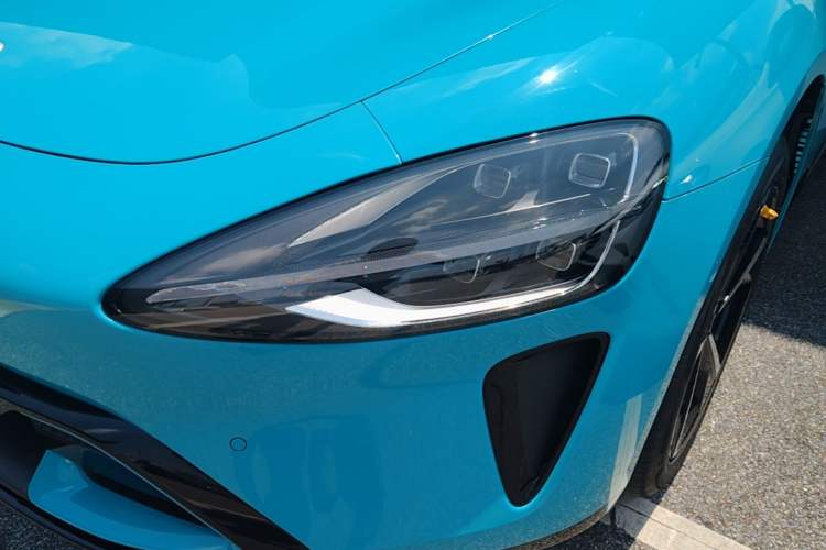 Used Xiaomi Auto SU7 2024 Four-Wheel Drive Ultra-Long Range Advanced Intelligent Driving Max Edition Left Front Headlight