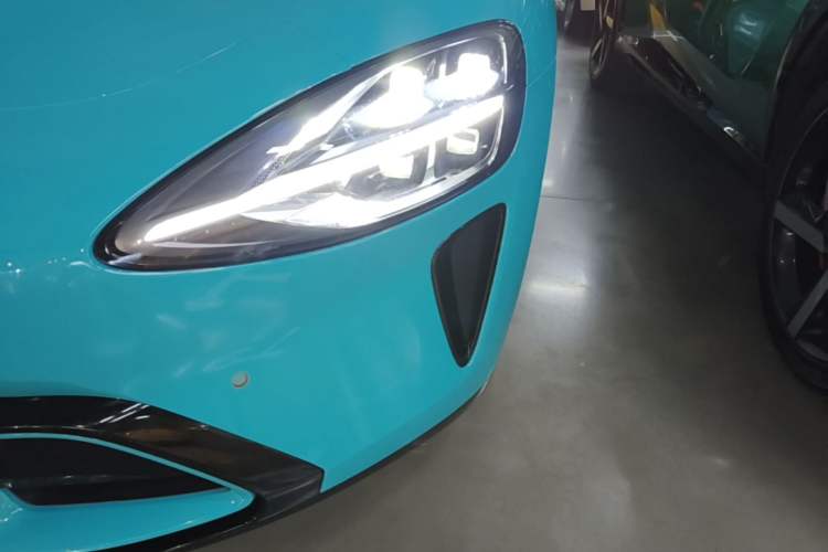 Used Xiaomi Auto SU7 2024 Rear-Drive Ultra-Long Range Advanced Pro-Level Intelligent Driving Version Left Front Headlight