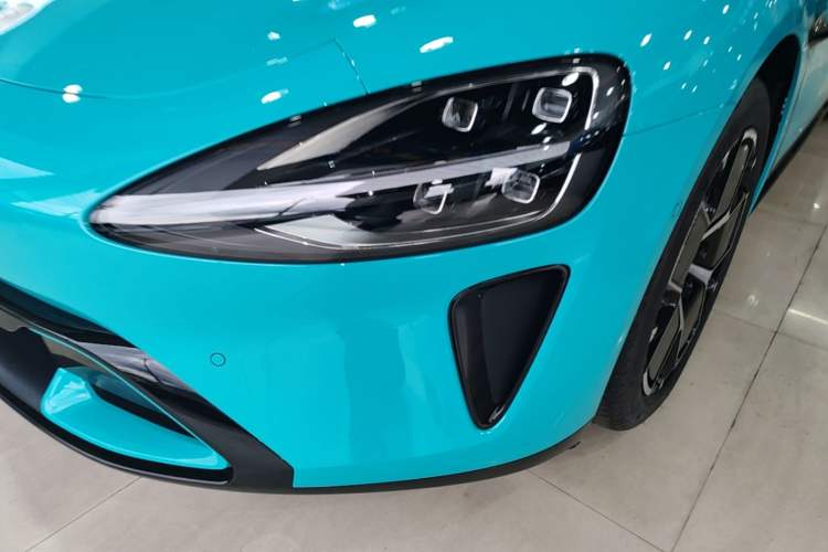 Used Xiaomi Auto SU7 2024 Rear-Drive Ultra-Long Range Advanced Pro-Level Intelligent Driving Version Left Front Headlight