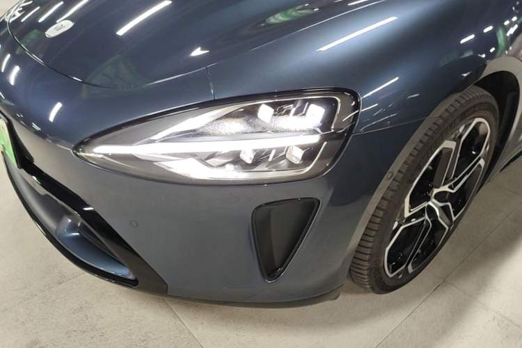 Used Xiaomi Auto SU7 2024 Rear-Drive Long-Range Intelligent Driving Version Left Front Headlight