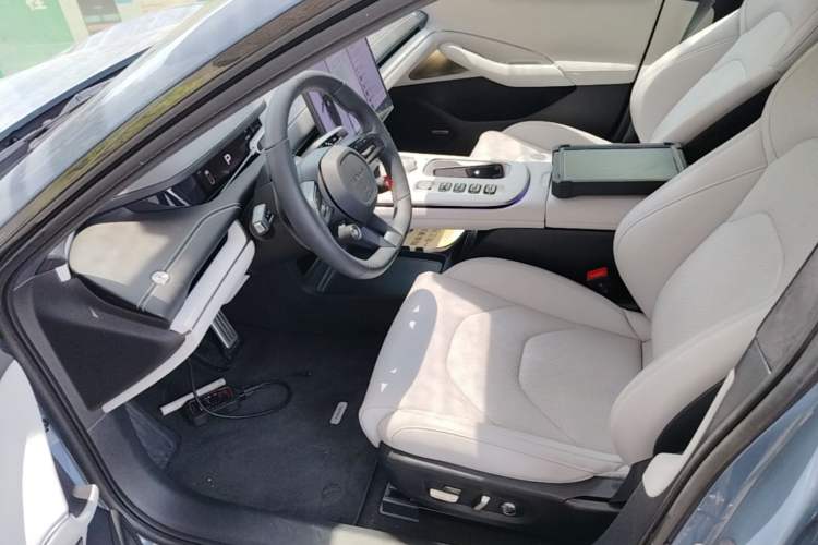 Used Xiaomi Auto SU7 2024 Four-Wheel Drive Ultra-Long Range Advanced Intelligent Driving Max Edition Left Front Seat