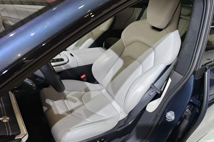 Used Xiaomi Auto SU7 2024 Four-Wheel Drive Ultra-Long Range Advanced Intelligent Driving Max Edition Left Front Seat