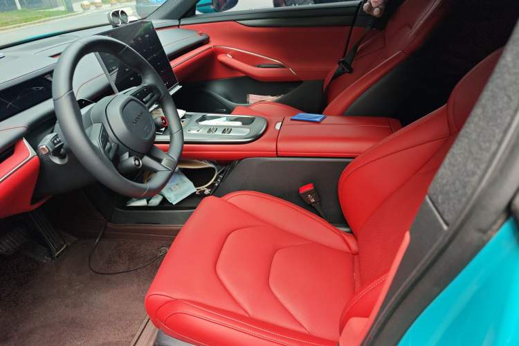 Used Xiaomi Auto SU7 2024 Rear-Drive Ultra-Long Range Advanced Pro-Level Intelligent Driving Version Left Front Seat