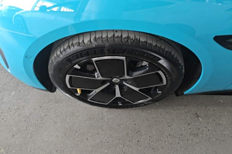 Used Xiaomi Auto SU7 2024 Rear-Drive Long-Range Intelligent Driving Version Left Front Wheel Hub