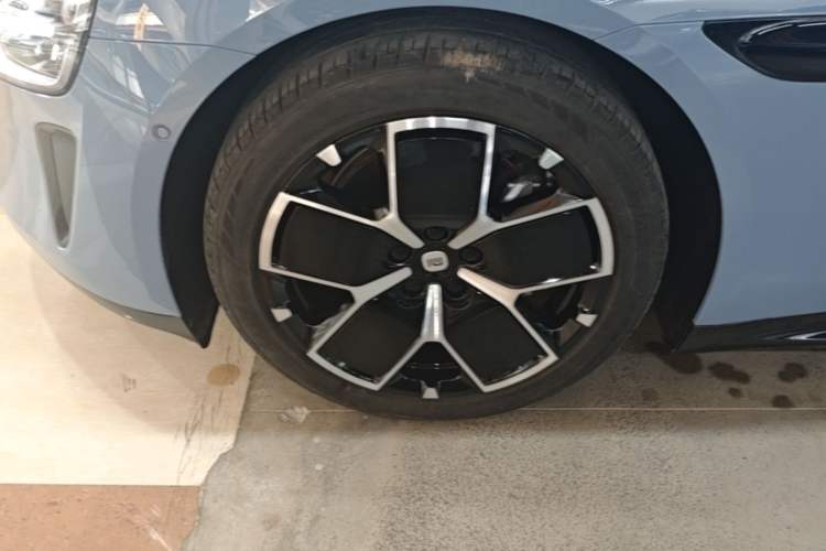 Used Xiaomi Auto SU7 2024 Rear-Drive Long-Range Intelligent Driving Version Left Front Wheel Hub