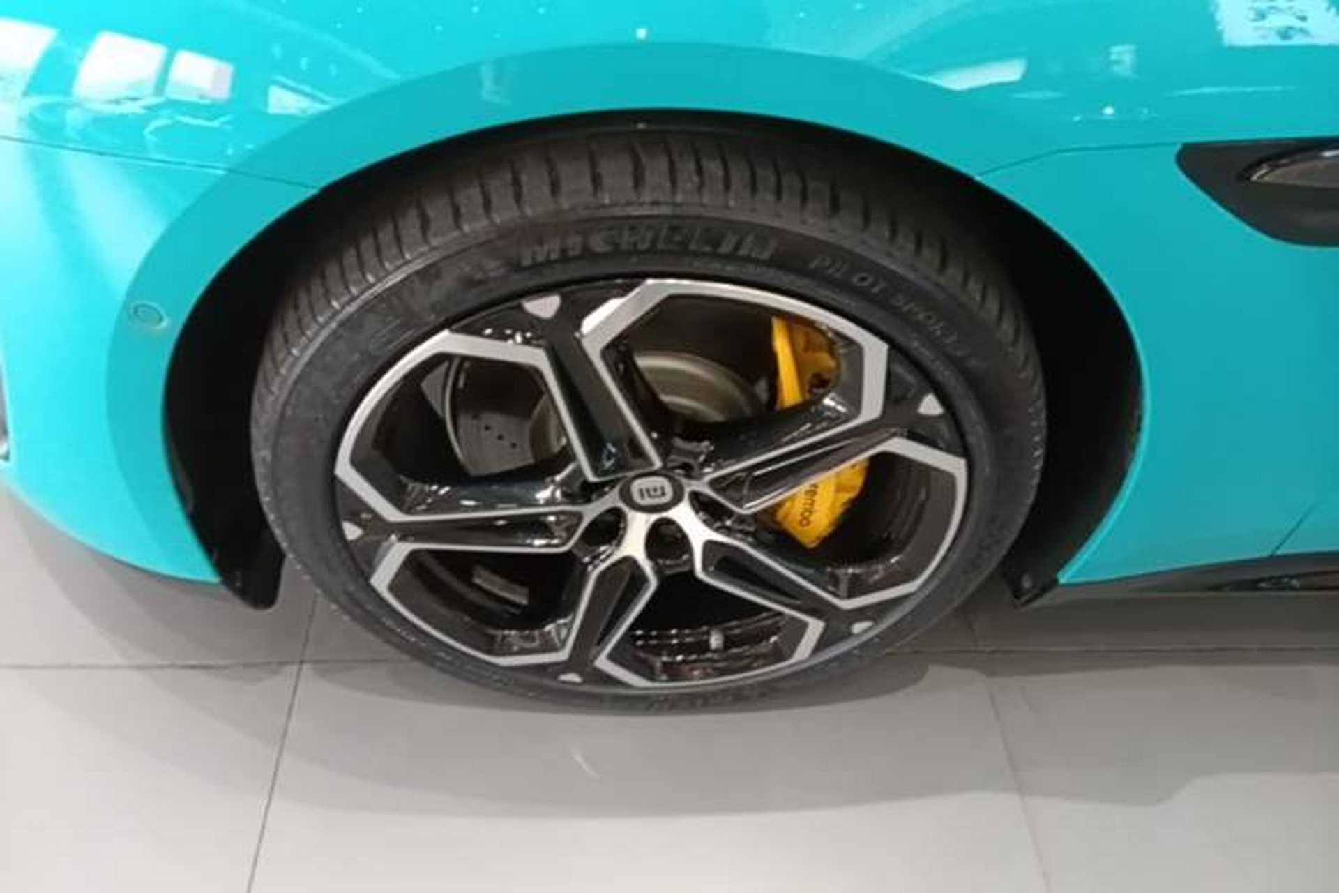 Used Xiaomi Auto SU7 2024 Rear-Drive Ultra-Long Range Advanced Pro-Level Intelligent Driving Version Left Front Wheel Hub