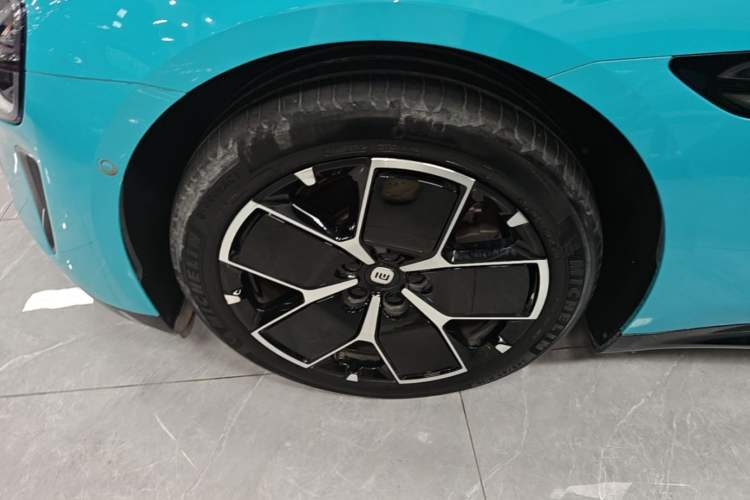 Used Xiaomi Auto SU7 2024 Rear-Drive Ultra-Long Range Advanced Pro-Level Intelligent Driving Version Left Front Wheel Hub