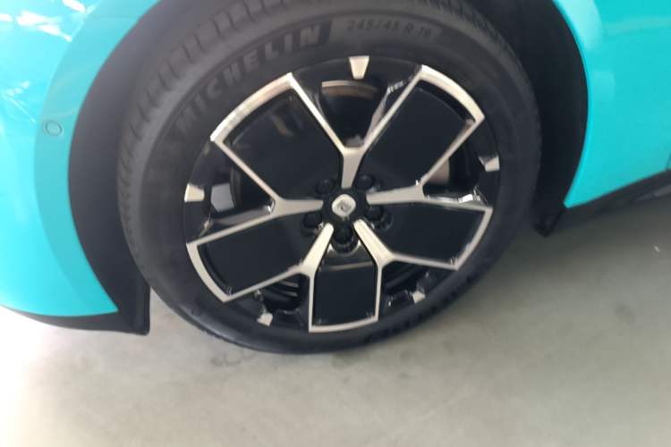 Used Xiaomi Auto SU7 2024 Rear-Drive Long-Range Intelligent Driving Version Left Front Wheel Hub