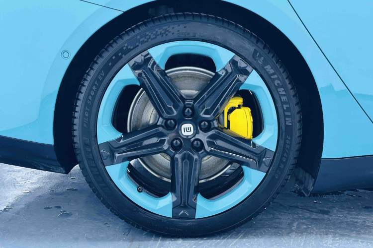 Used Xiaomi Auto SU7 2024 Four-Wheel Drive Ultra-Long Range Advanced Intelligent Driving Max Edition Left Front Wheel Hub