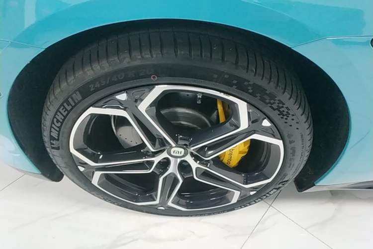Used Xiaomi Auto SU7 2024 Rear-Drive Long-Range Intelligent Driving Version Left Front Wheel Hub